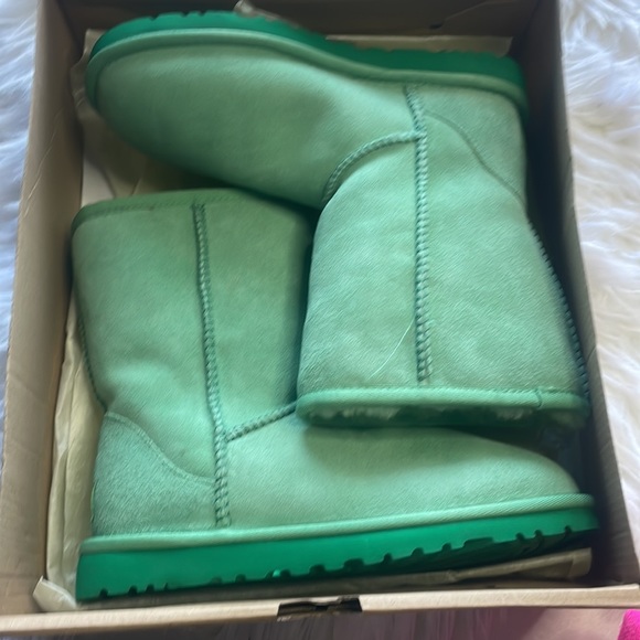 GREEN UGG boots - Picture 10 of 10